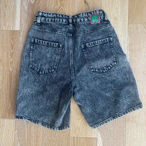 Empyre Tori Size 0 Loose Fit Denim Skate Shorts Black Acid Wash Patch